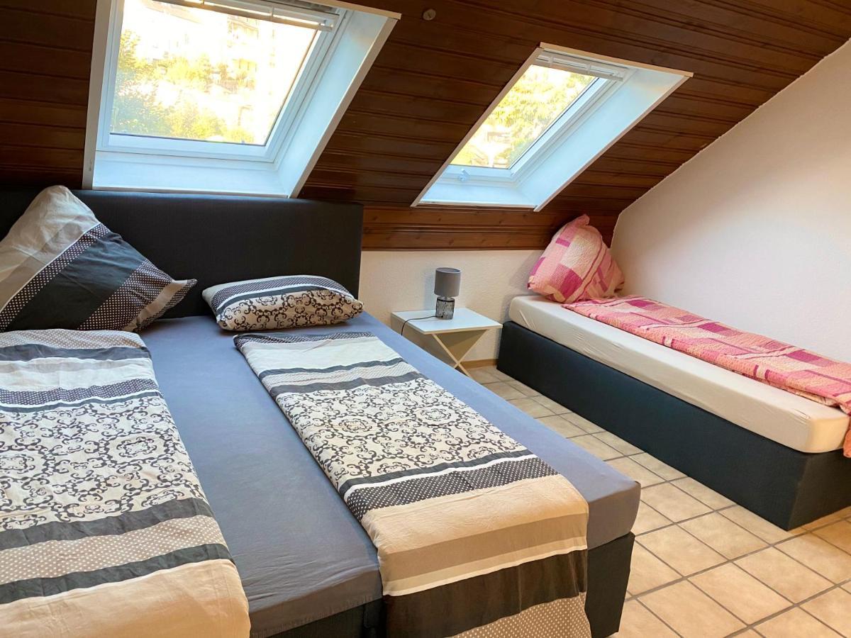 Apartments Rhona III Und IV Neunkirchen City Bagian luar foto